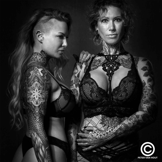 TA(R)TTOO Black & White Table Book