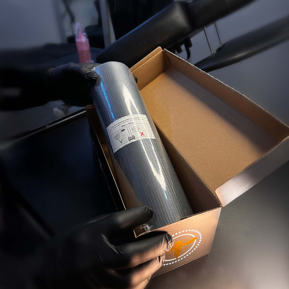 Hornet Black Rollo Cobertor - Cobertor Hidrófugo Profesional - 40 m x 32 cm