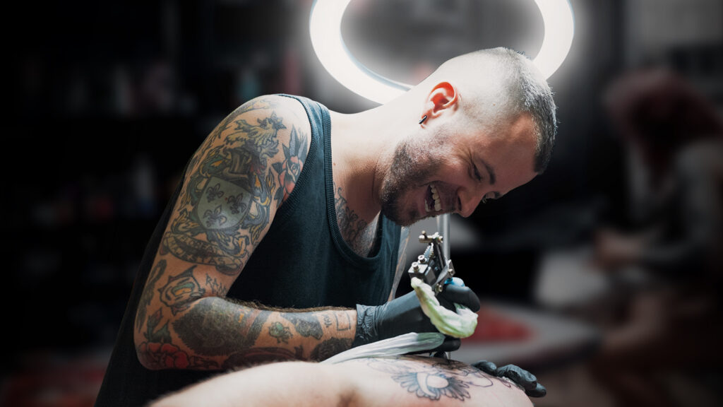 Cómo trabajar de Artista Invitado como un Artista del Tatuaje