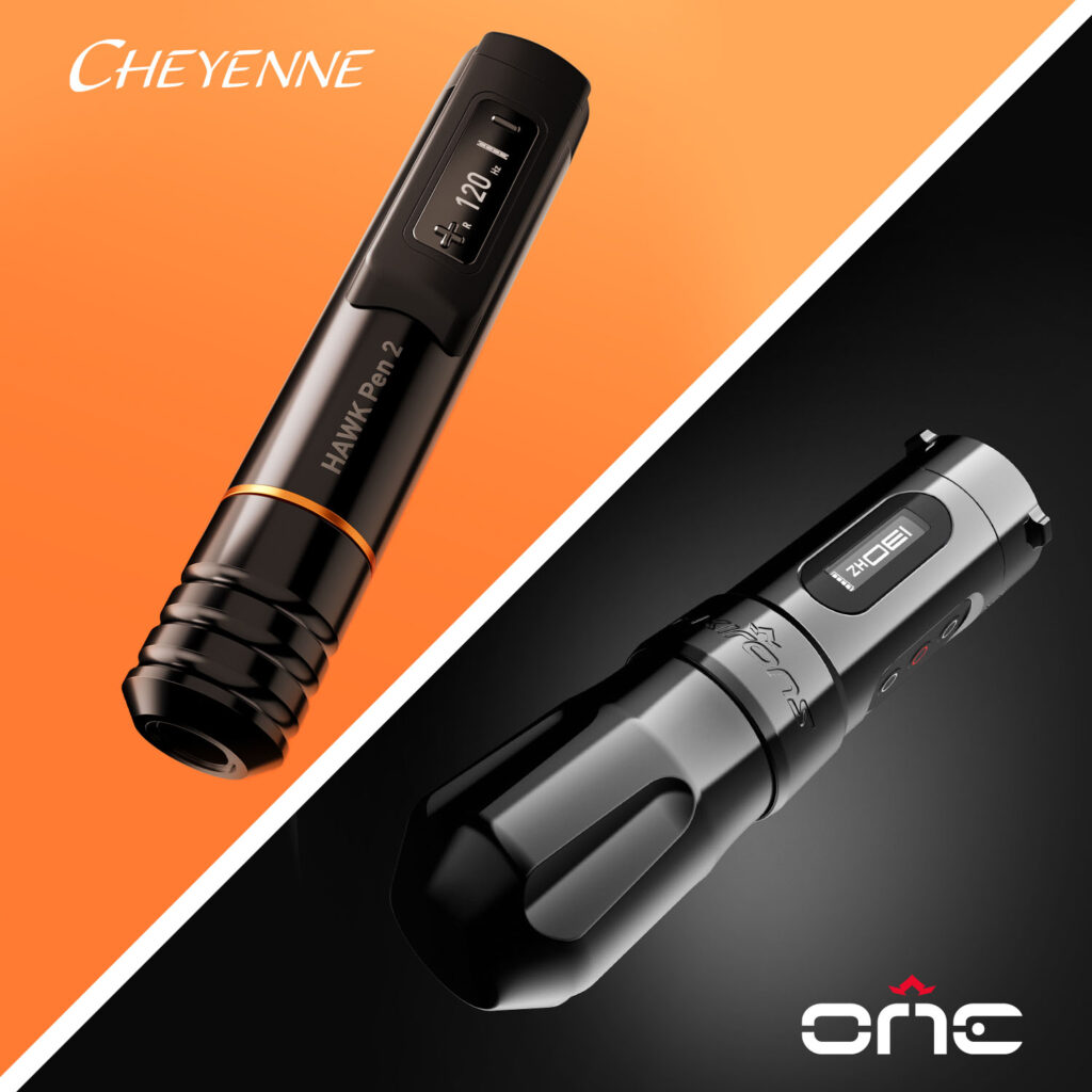 La máquina tipo bolígrafo para tatuajes Cheyenne Hawk 2 con un fondo naranja y la máquina de tatuaje FK Irons One con un fondo negro.